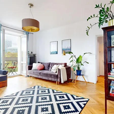 View Metro Swietokrzyska * ワルシャワ